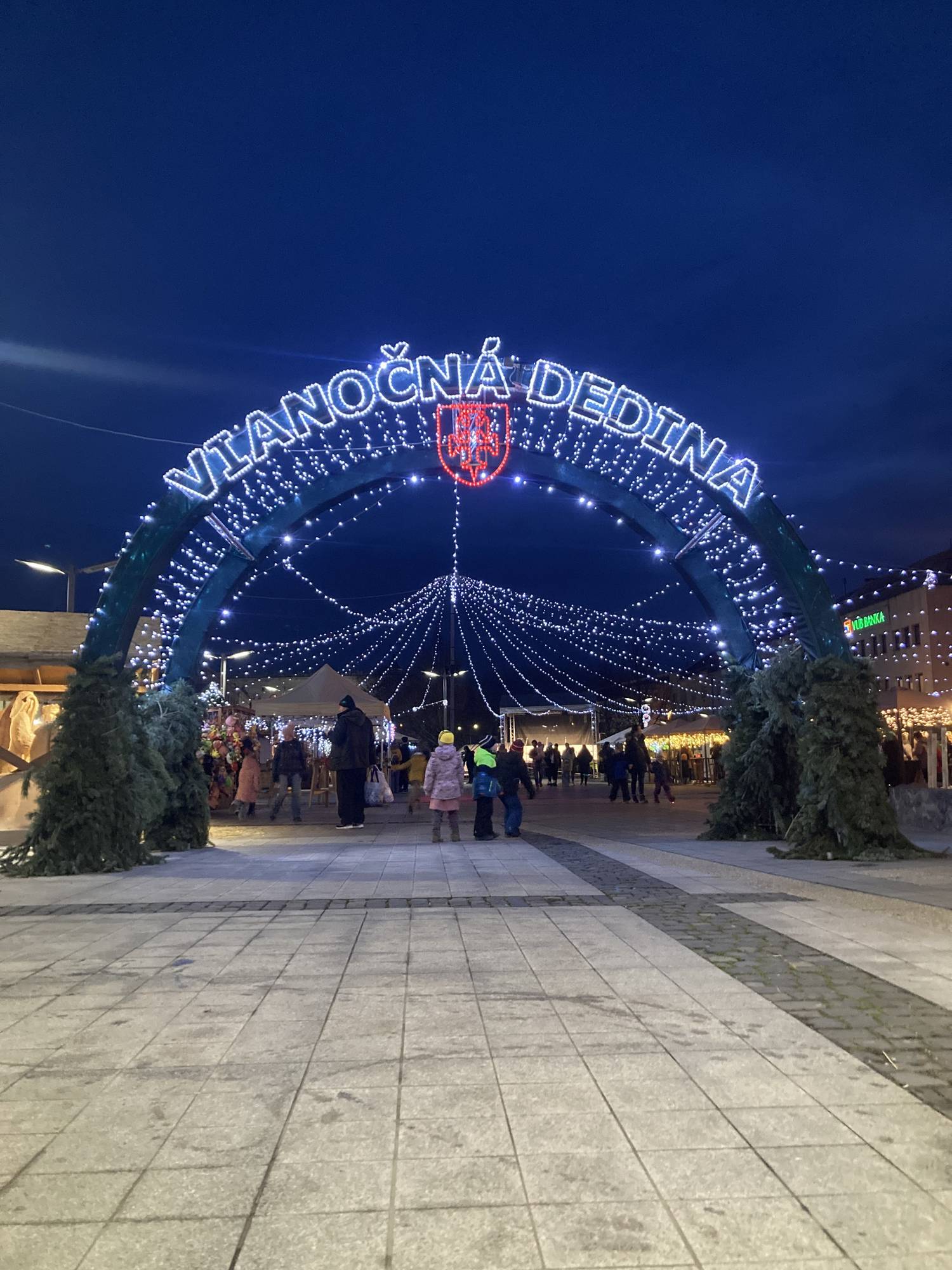 zolyom-karacsonyi-vasar
