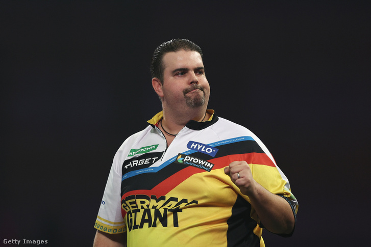 Gabriel Clemens a londoni Alexandra Palace-ban zajló PDC darts-világbajnokság második fordulójában, hétfő délután.