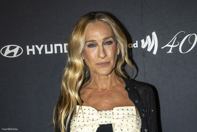 Sarah Jessica Parkernek korábban jellegzetes anyajegye volt az állán, amit később eltávolíttatott