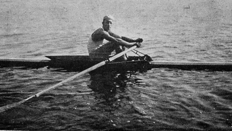 Manno Miltiades szkiffjében