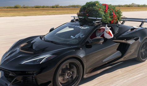 316 km/h-val szállított karácsonyfát az 1064 lóerős Corvette