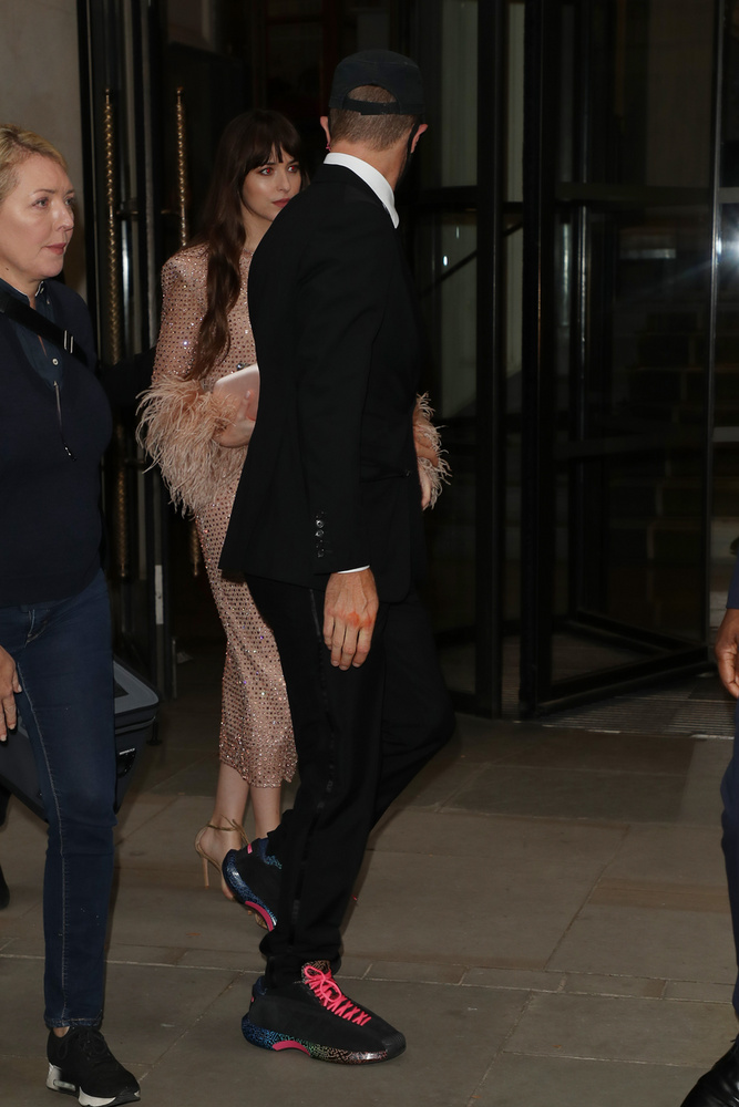 Dakota Johnson és Chris MartinDakota Johnson és Chris Martin 2025-ben végleg szakítottak, több évnyi se veled-se nélküled kapcsolat után