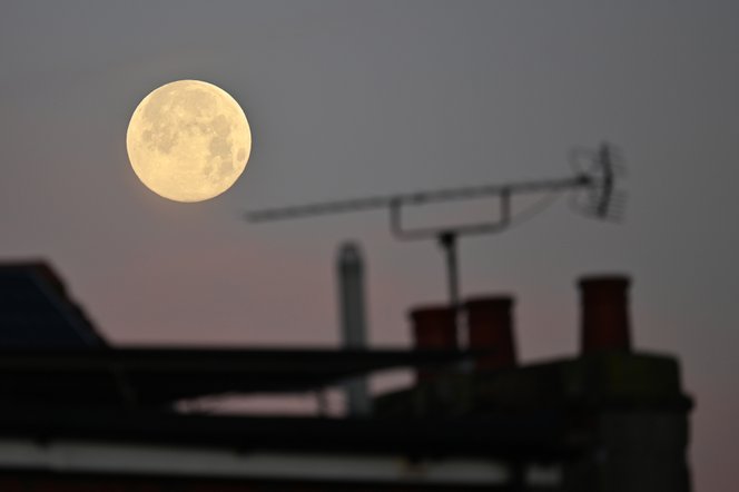 Műholdtemető zónákat jelölhetnek ki a jövőben a Holdon