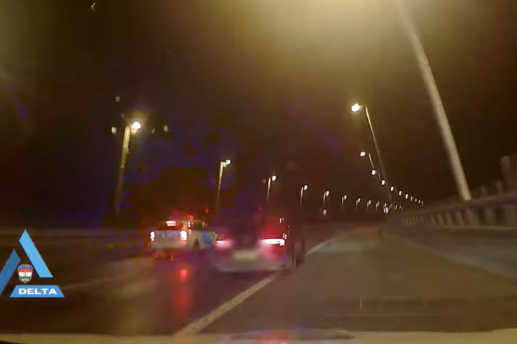 Karácsony reggel autós hajszába keveredtek a rendőrök Budapesten