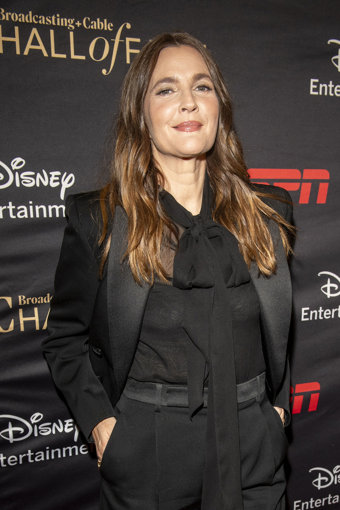 Drew Barrymore&nbsp;Drew Barrymore színészdinasztia családból származik, de az iparágban elért évtizedes sikerek után gyakorlatilag egyértelmű, hogy híresebb lett, mint a szülei, John Drew Barrymore és Jaid Barrymore