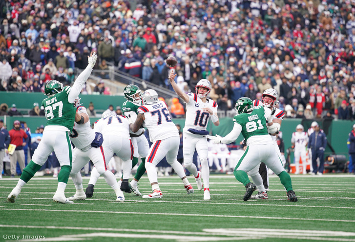 Drake Maye hibátlanul játszott