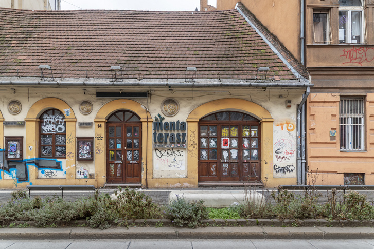 Az egykori budai Paksi Halászcsárda épülete ma