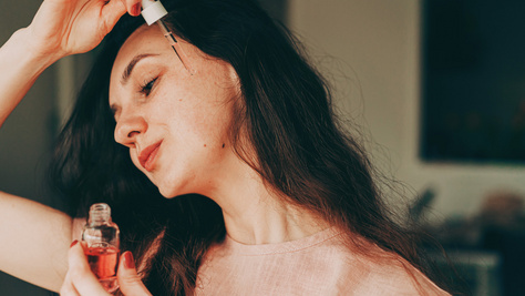 Gyakori hiba, amitől előjönnek a pattanások: 4 hatóanyag, ami használ