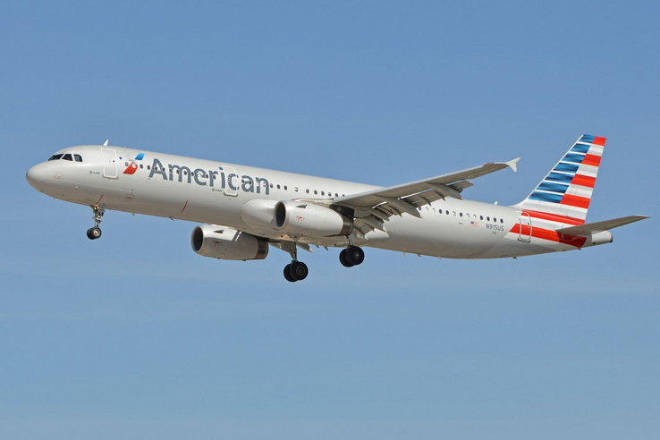 Vírusként terjed a neten az American Airlines pilótájának fizetése – az emberek nem hiszik el, mennyit keres