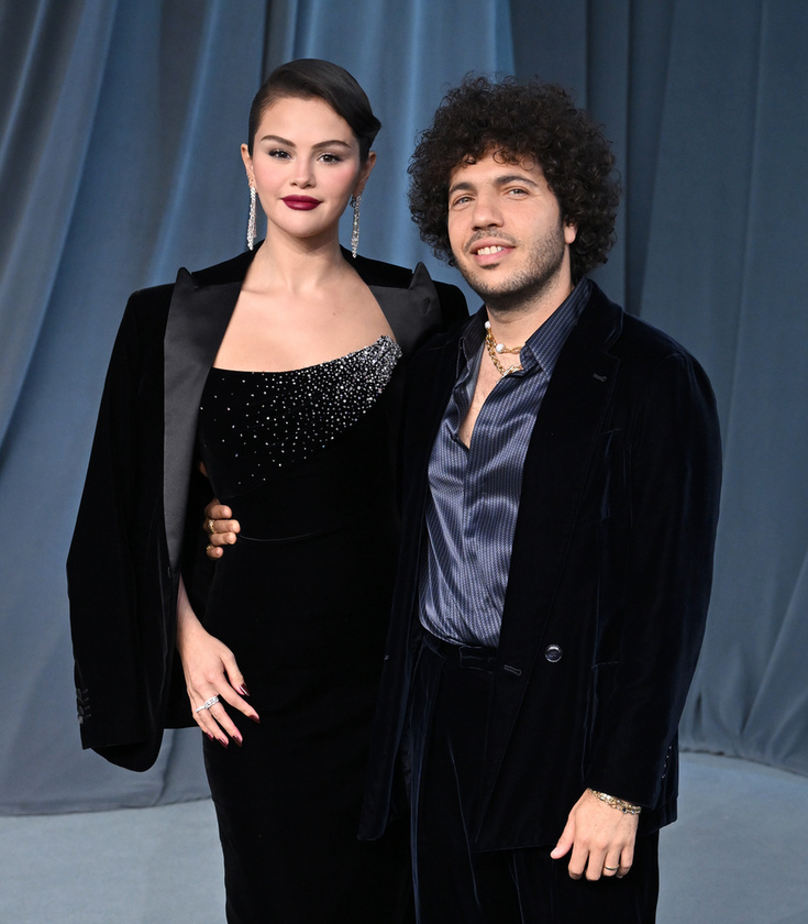 Selena Gomez és Benny BlancoSelena Gomez és Benny Blanco szeptember 27-én, egy sztárokkal teli ceremónián kötötték össze életüket a Kaliforniai Santa Barbarában