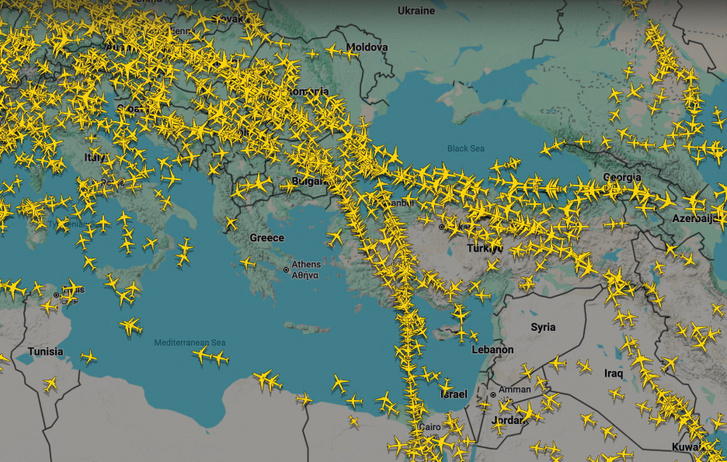 A repülési radartérkép szinte üres légteret mutat Görögország felett 2026. január 4-én