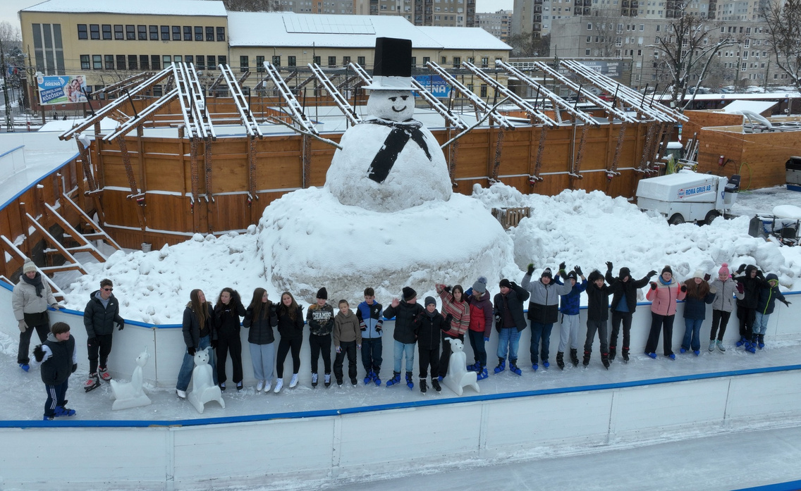 csepeli-jégpark-hóember-611959480 1989387091934276 5951421999285