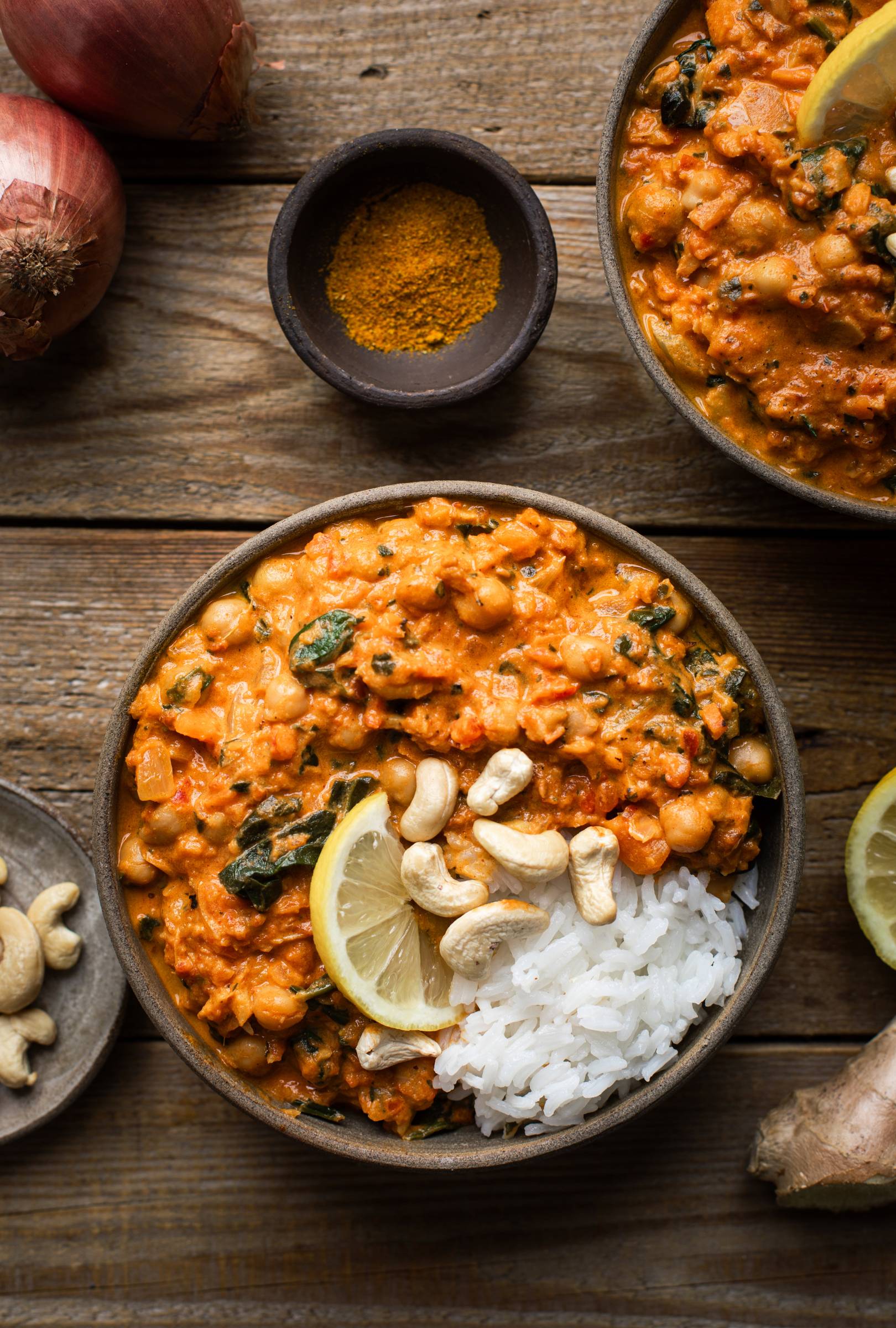 A sárgaborsócurry krémességét a kókusztej kölcsönzi.