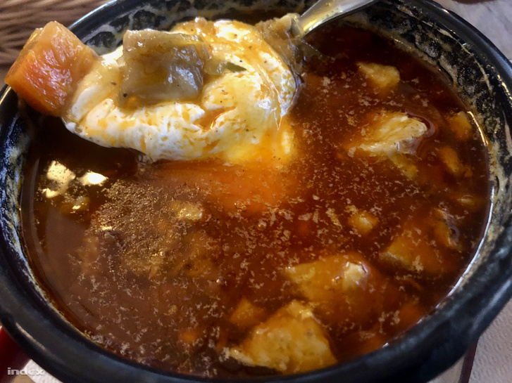 Savanyúkáposztás krumplileves