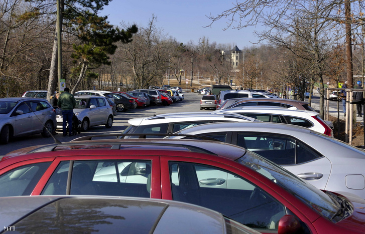 Normafa közelében lévő parkolóhely 2022. február 1-jén