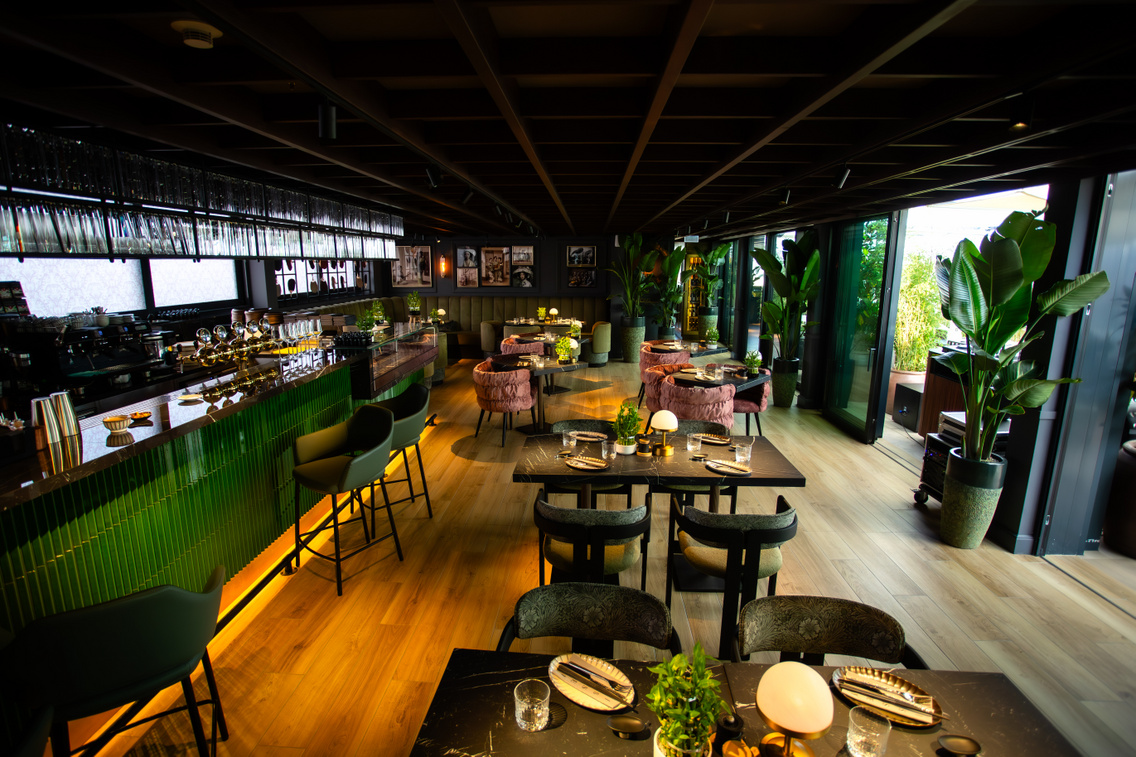 ISSEI Skybar & Restaurant Lakatos János