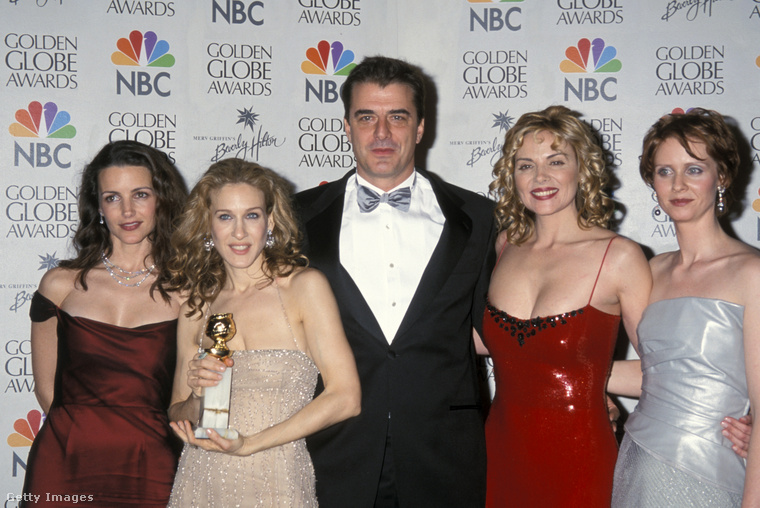 Kristin Davis, Sarah Jessica Parker, Chris Noth, Kim Cattrall és Cynthia Nixon a Golde Globe díjátadón 2000-ben. (Fotó: Getty Images)