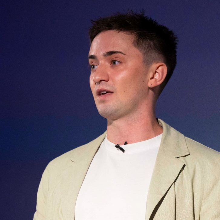 Andrew Tindall is a THE SHIFT előadója