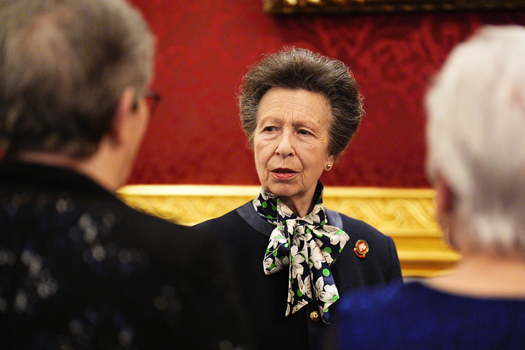 Anna hercegnő&nbsp;Anna hercegnő hivatalos juttatásai 51 év alatt összesen körülbelül 16,6 millió fontra (nagyjából 7,4 milliárd forint) rúgnak, ami éves átlagban nagyjából 330 ezer fontot (147 millió forintot) jelent a munkával kapcsolatos költségek fedezésére