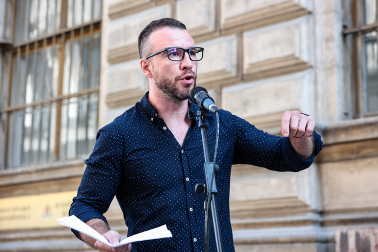 „Te agyalágyult!” – Molnár Áron nekiment Rétvári Bencének az iskolai sztrájk ügyében