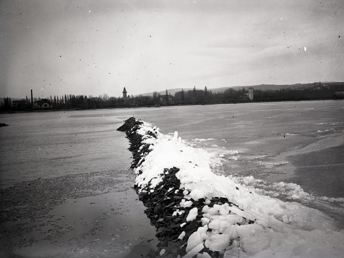 Kőhányásos jégtorlódás Balatonföldváron (1913)