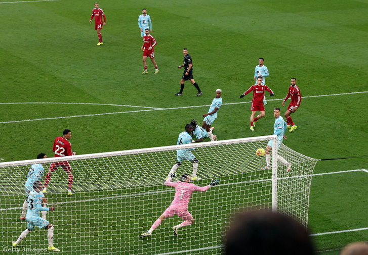 Florian Wirtz lövése után a jobb felsőben kötött ki a labda