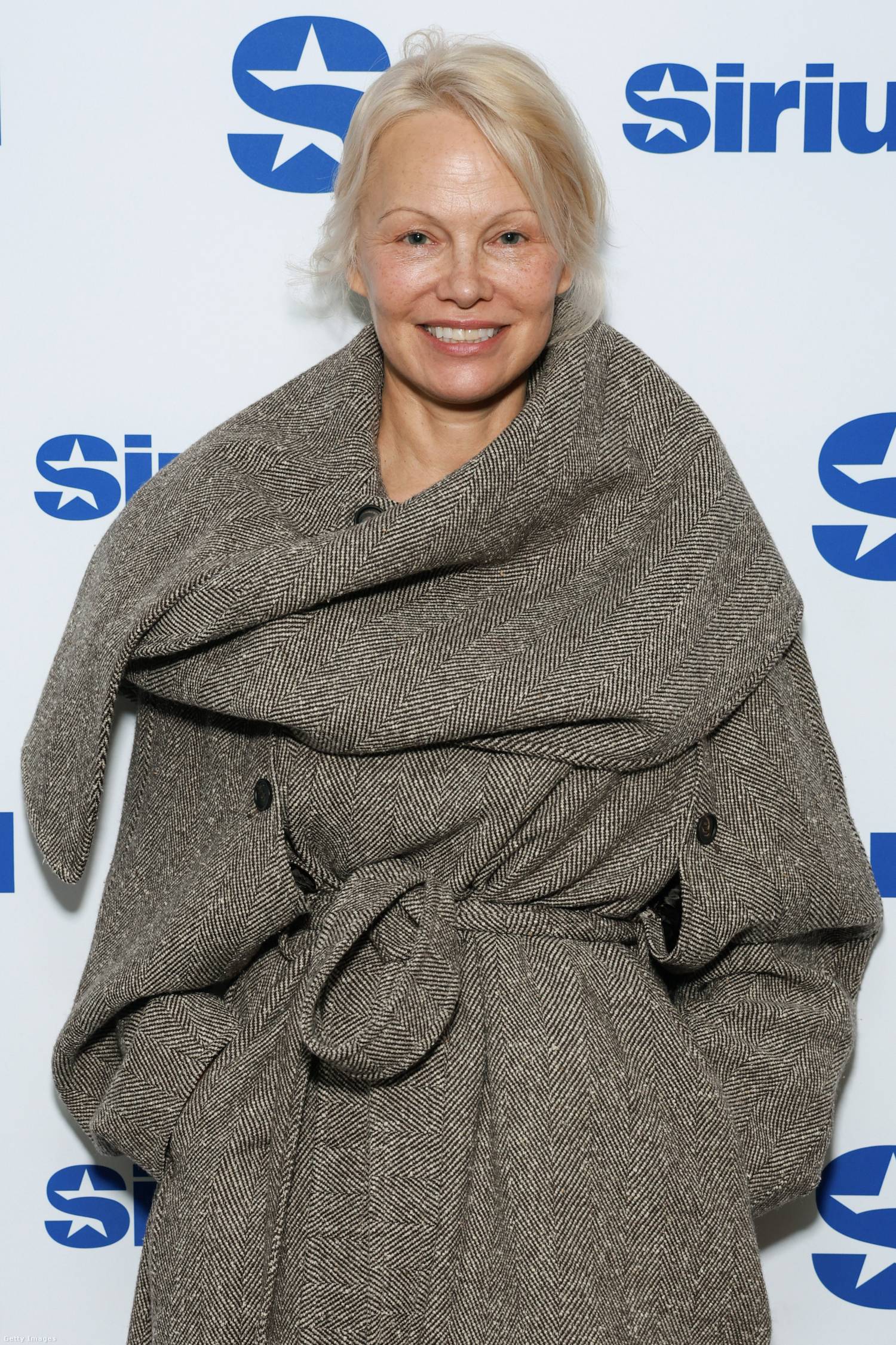 pamela anderson salgalleros kabat divat