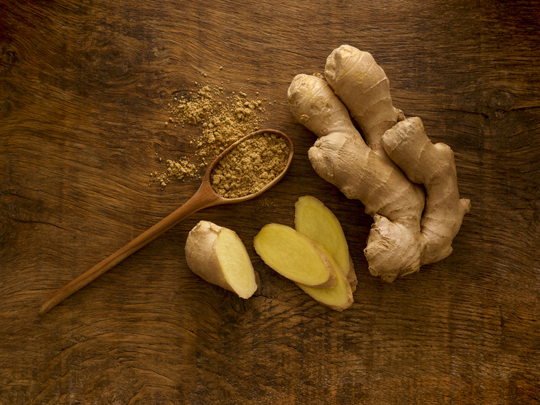 GyömbérA gyömbér friss és szárított formában is gazdag antioxidánsokban, és hatékonyan támogathatja a gyulladások csökkentését