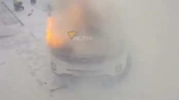 Giga hőlégfúvóval próbálta kiolvasztani a Kiát, végül teljesen&nbsp;leégett