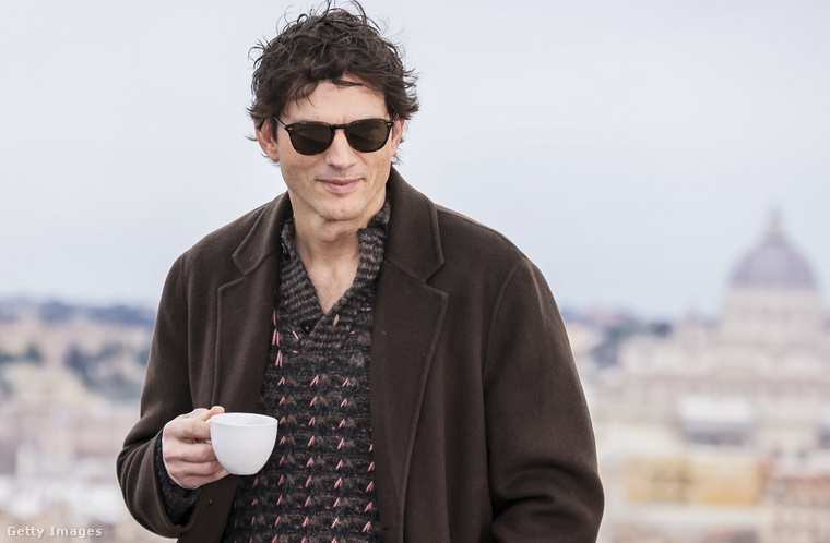 Ashton Kutcher új sorozatának, a The Beauty-nak a népszerűsítésén dolgozik. (Fotó: Getty Images)