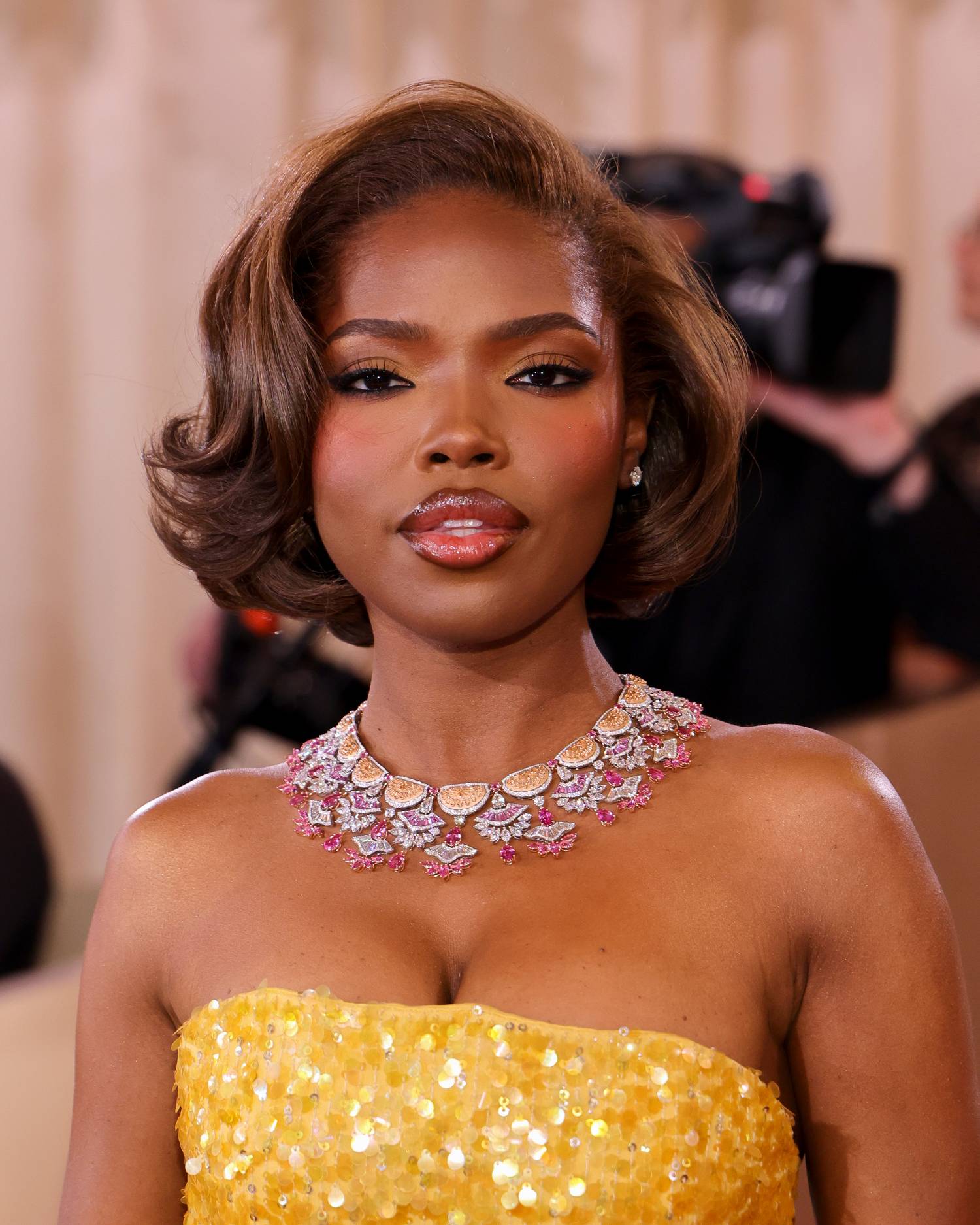 A Golden Globe-on több sztár is vintage bob frizurával ragyogott. Ryan Destiny frizurája extra dús hatást és ultranőies megjelenést kölcsönöz neki.