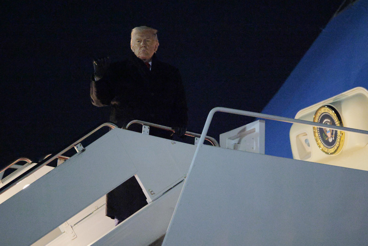 Megszakította útját Donald Trump különgépe, az Air Force One visszafordult az óceán fölött