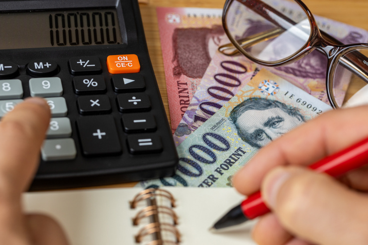 Itt a nagy óradíjfelmérés eredménye: ezek a munkák jobban fizetnek az átlagnál