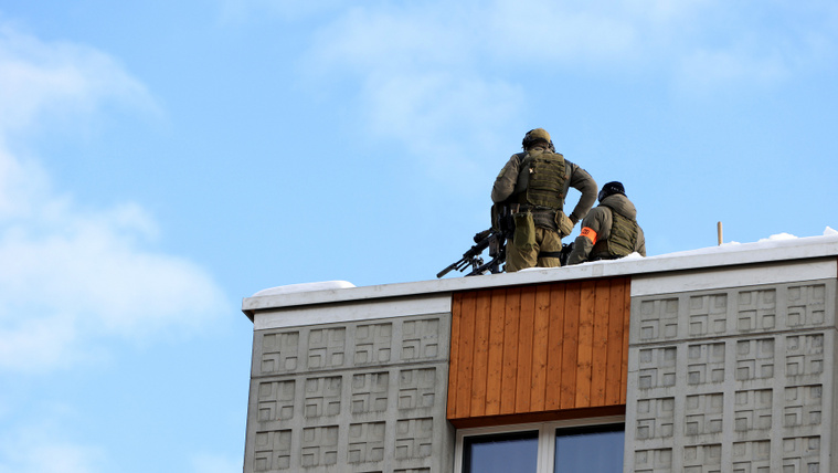 Mesterlövészek a tetőn, tüntetők az&nbsp;utcákon: így várta Davos a Trump-tornádót