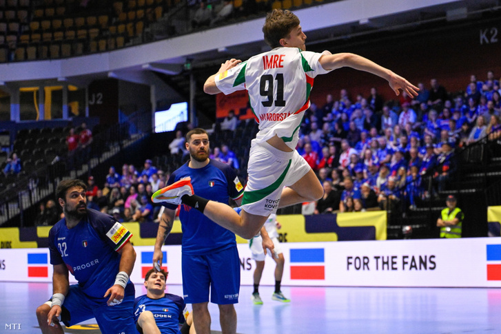 Imre Bence a dán–norvég–svéd közös rendezésű férfi kézilabda-Európa-bajnokság F csoportjának második fordulójában játszott Magyarország–Olaszország-mérkőzésen a svédországi Kristianstad Arénában 2026. január 18-án