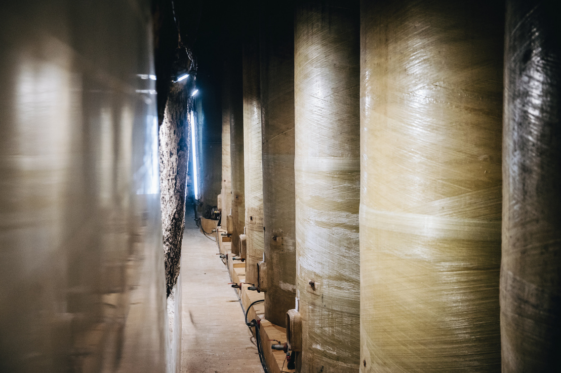 A régi, üvegszálas tartályok ma már üresen állnak