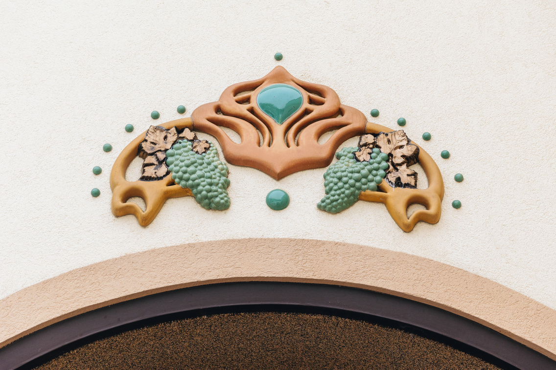 Annyira megtetszett a főmotívum Csernák Istvánnak, hogy ez lett a pincészet logója