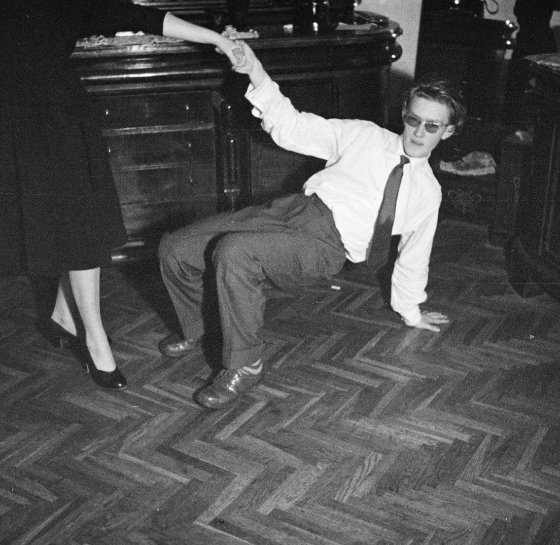 A felvétel a veszprémi Szeglethy utca egyik házának lakásában készült, 1958