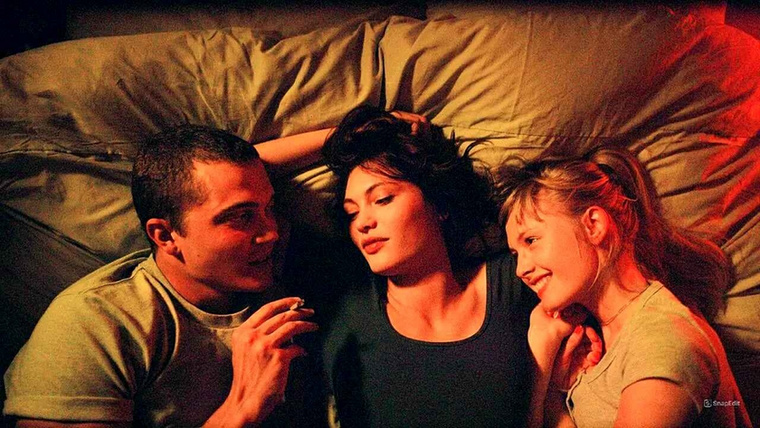 Szerelem&nbsp;A Szerelem című film világpremierje a cannes-i filmfesztiválon volt 2015-ben, de később betiltották a szimulálatlan intim jelenetek miatt.