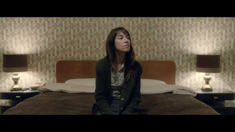 A nimfomániásA 2013-as Nimfomániás című erotikus művész film is szimulálatlan intim jeleneteket tartalmaz, ugyanakkor fontos kiemelni, hogy itt valójában nem a színészek vállalták be ezeket a momentumokat