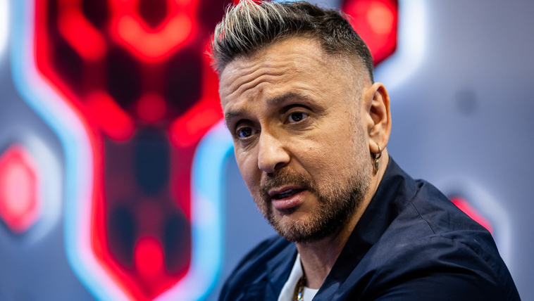 Majka: Együtt fullad meg a pénzben a sok s**gnyaló, akik playbackről énekeltek a pártrendezvényeken