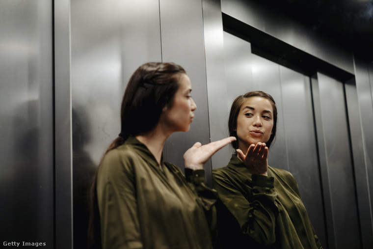 A nárcisztikus személyiségzavar egy olyan mentális egészségügyi állapot, amely során „az érintettek indokolatlanul magas jelentőséget tulajdonítanak önmaguknak”. (Illusztráció: Getty Images)