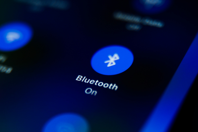 GPS és BluetoothA GPS és a Bluetooth folyamatos használata jelentősen meríti az akkumulátort, ezért érdemes csak akkor bekapcsolni őket, amikor tényleg szükség van rájuk