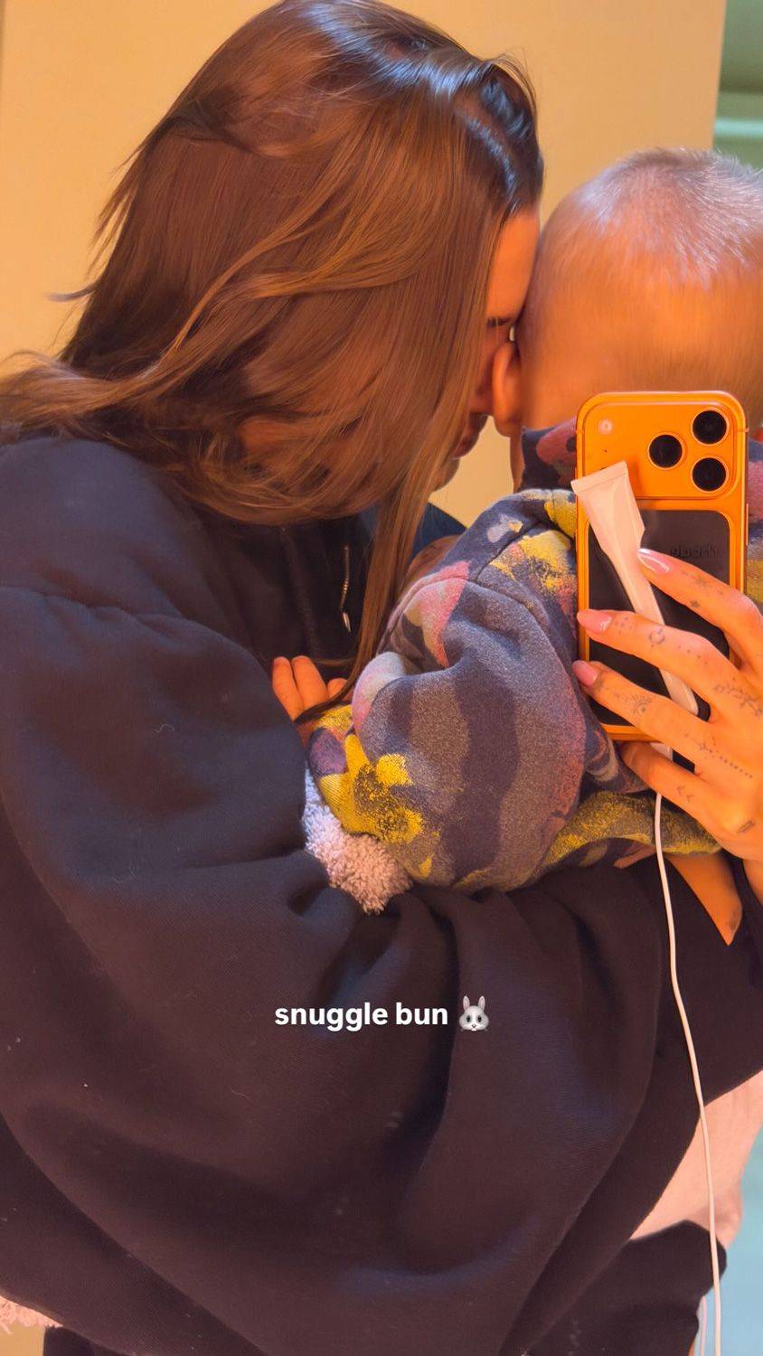 hailey bieber és kisfia