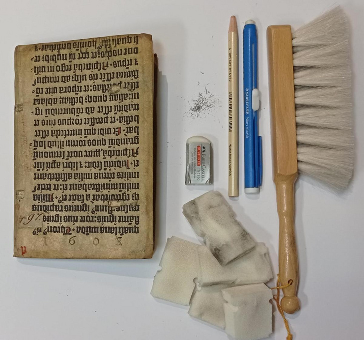 Gutenberg 36 soros Bibliájának töredéke