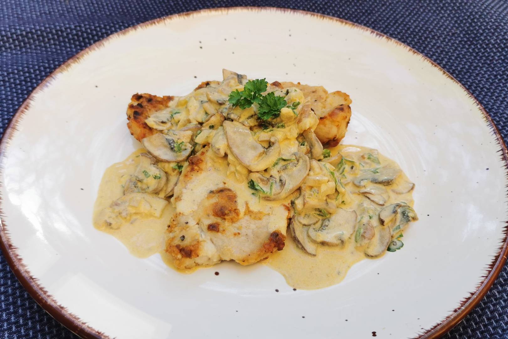 A vadászszelet, bár nem kifejezetten a magyar konyha ihlette, mégis kiköveteli magának a népszerűséget.