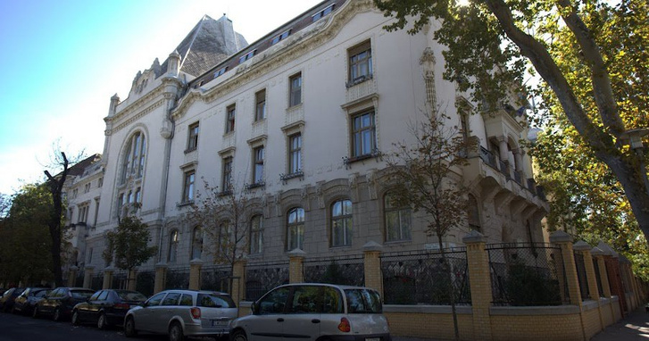 A Magyarországi Református Egyház zsinati hivatalának épülete