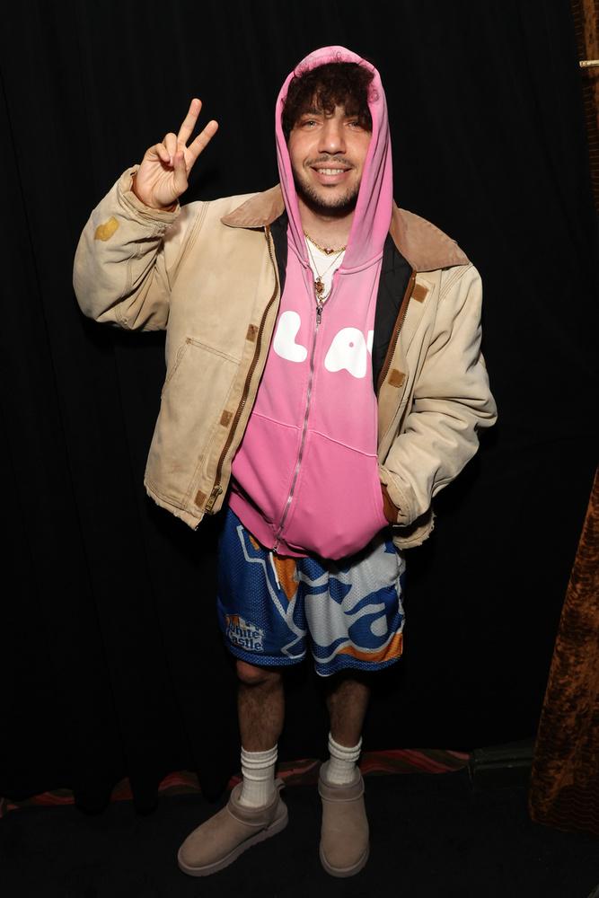 Benny Blanco szintén nem vett részt a Grammy-gálán, az afterpartyról valószínűleg meg elfelejtkezhetett és az utolsó pillanatban eshetett be - öltözéke legalábbis erről árulkodik