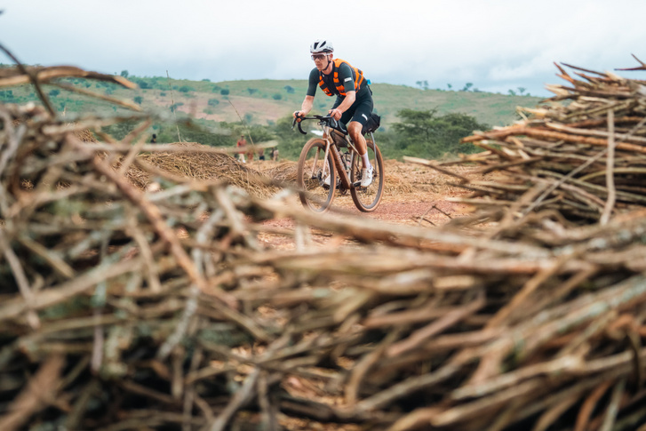 Borsos Benedek útban a győzelem felé Race Around Rwanda-n