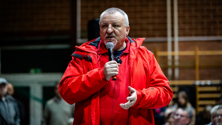 Komjáthi Imre: Novák Előd látens meleg, Menczer Tamás egy gyökér, Sebestyén Jankának pedig ajánlom a rosszlanyok.hu-t